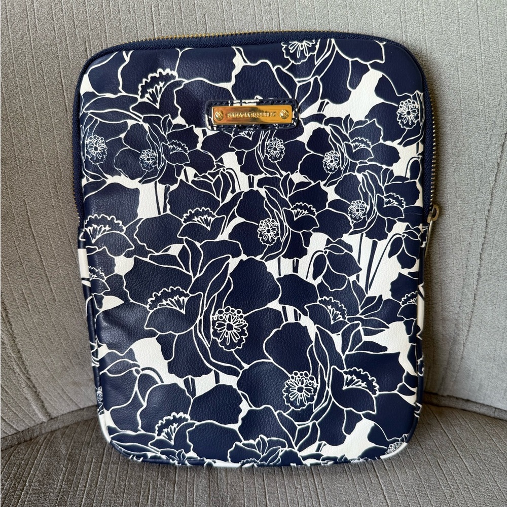 Banana Republic iPad sleeve true navy/floal